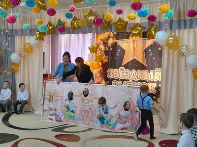 Выпускной бал в детском саду - особое событие для каждого ребенка и его родителей. Выпускной бал – это первая ступенька во взрослую жизнь. Вокруг царила атмосфера торжества и волнения, -ведь не даром поётся в песне, что этот праздник одновременно «грустный и весёлый- мы любимых дошколят провожаем в школу». Выпускной бал – это атмосфера волнующего события. Ведь, выпускной бал - это, как "порог", который надо переступить, т. е из детства во взрослую школьную жизнь. Хочу сказать заранее, что праздник удался. И сказать большое спасибо дорогим родителям за поддержку  и помощь в организации  проведения выпускного. С одной стороны, это радостный, долгожданный праздник, с другой — немного грустное событие. Радостно педагогам оттого, что их воспитанники переходят на новую жизненную ступеньку, а грустно — что приходится расставаться с такими милыми, уже ставшими родными ребятами. Кажется, еще недавно он начал ходить в детский сад, но уже скоро - это будущий первоклассник.